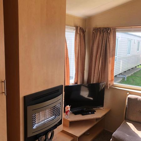 Adorable 2 Bedroom Caravan In Clacton-On-Sea Eksteriør billede