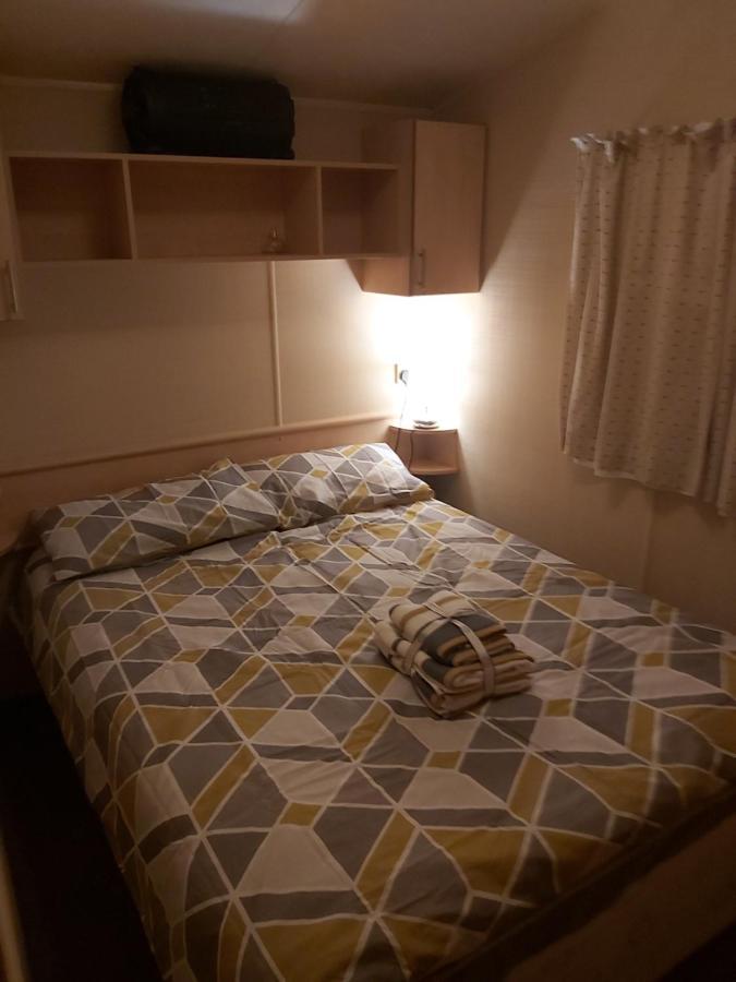 Adorable 2 Bedroom Caravan In Clacton-On-Sea Eksteriør billede