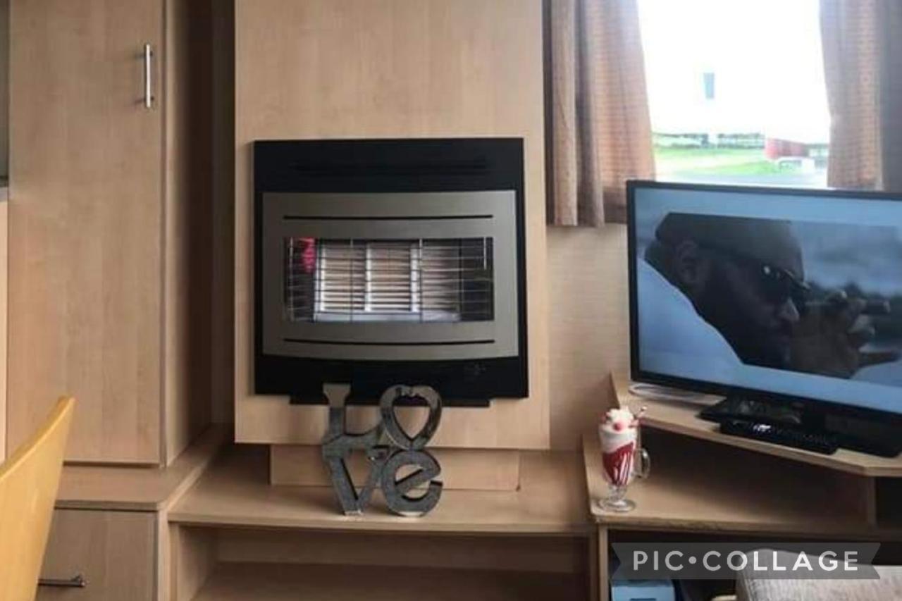 Adorable 2 Bedroom Caravan In Clacton-On-Sea Eksteriør billede